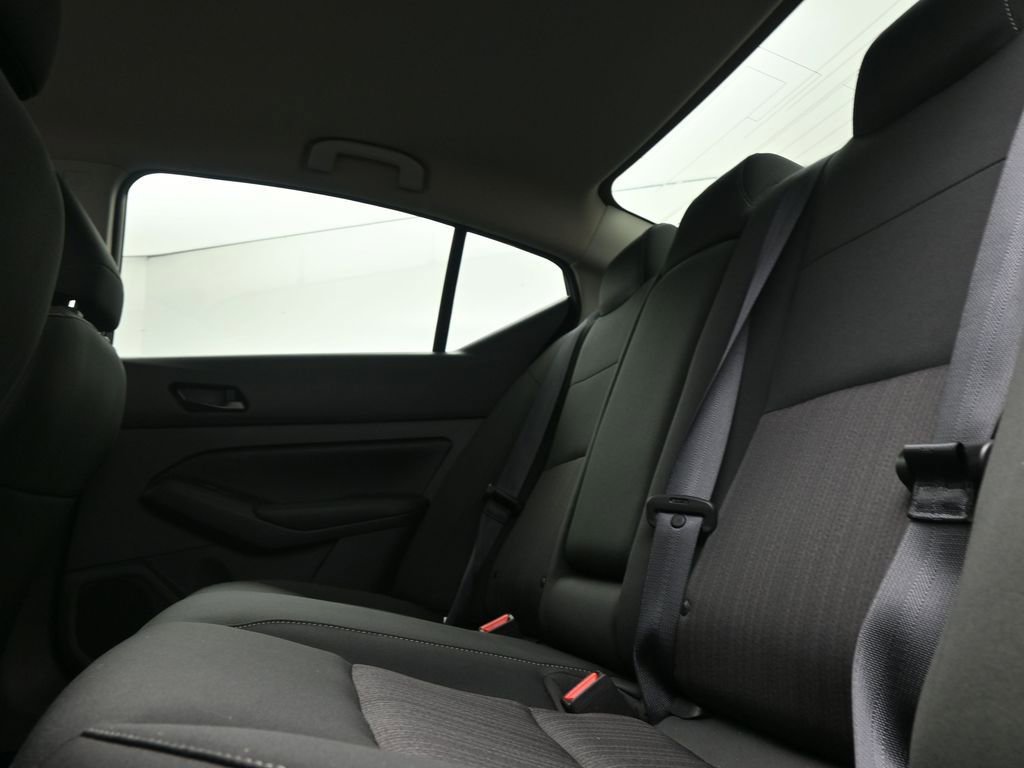 Used 2025 Nissan Altima 2.5 S image 13