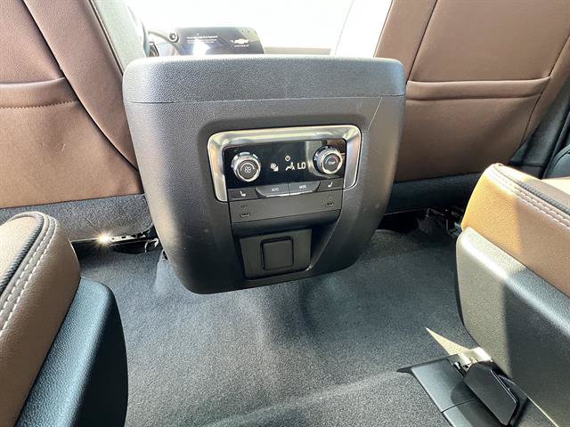 New 2026 Chevrolet Suburban High Country AWD/4WD image 18