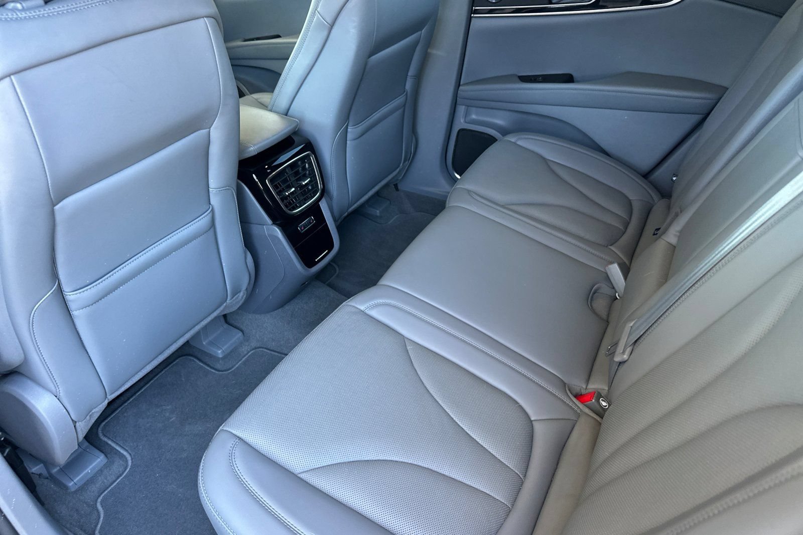 Used 2023 Lincoln Nautilus Reserve w/ Luxury Package FWD image 11