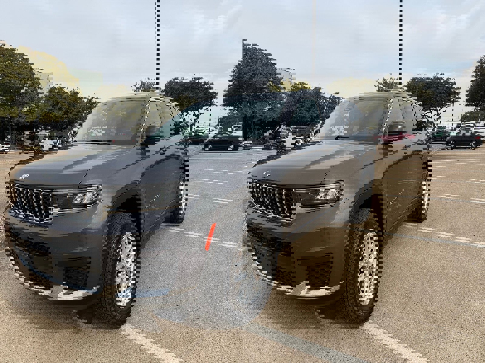 Used 2022 Jeep Grand Cherokee L Laredo w/ Luxury Tech Group I image 8