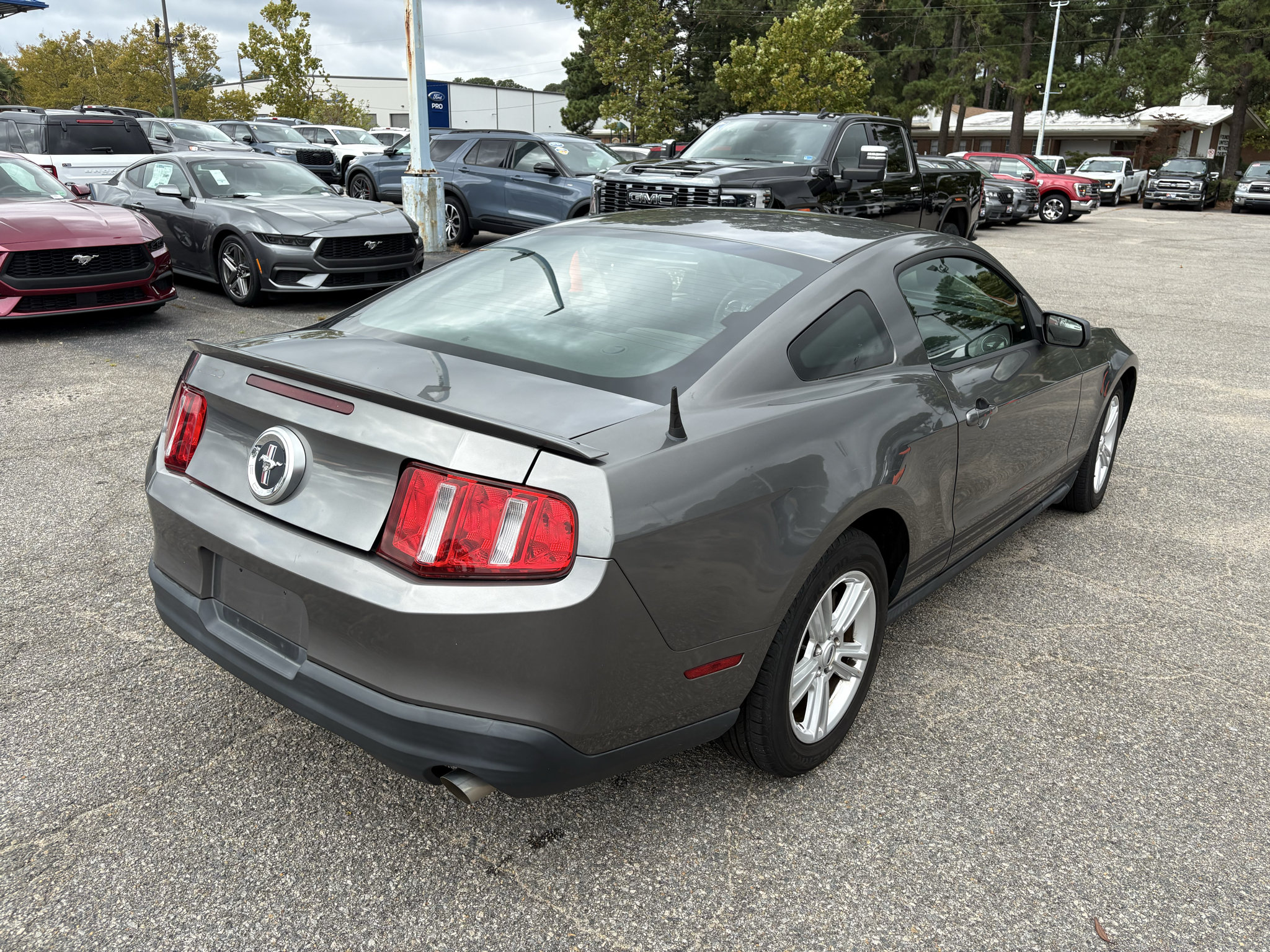 Used 2010 Ford Mustang Coupe RWD image 5