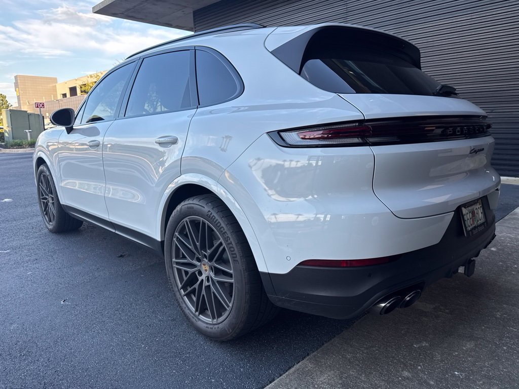 Certified 2024 Porsche Cayenne AWD/4WD image 4