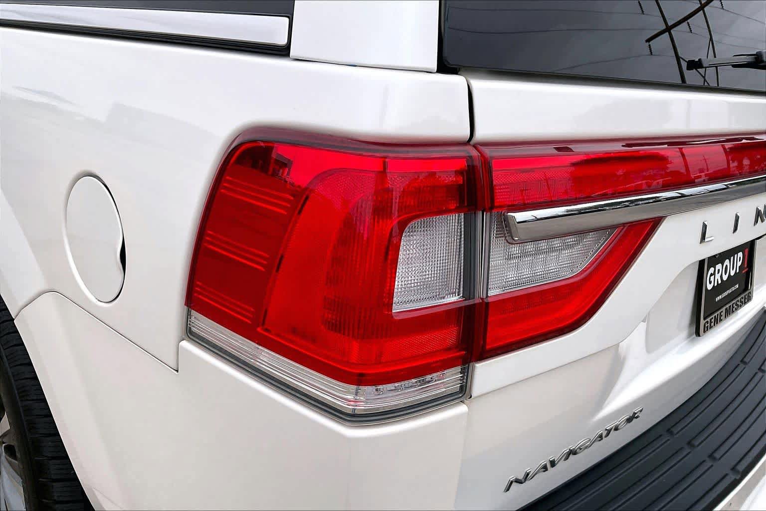 Used 2017 Lincoln Navigator Select AWD/4WD image 29