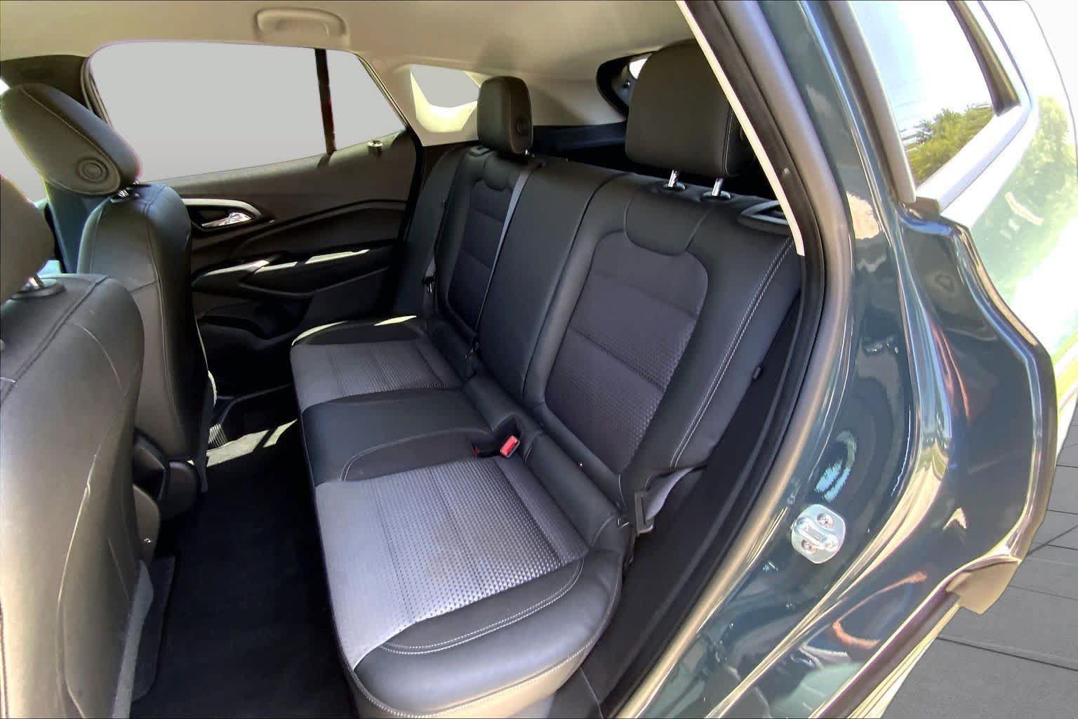Used 2025 Chevrolet Trax LT FWD image 20