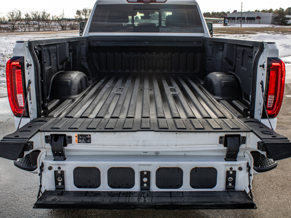 Used 2022 GMC Sierra 3500 Denali w/ Denali Ultimate Package image 14