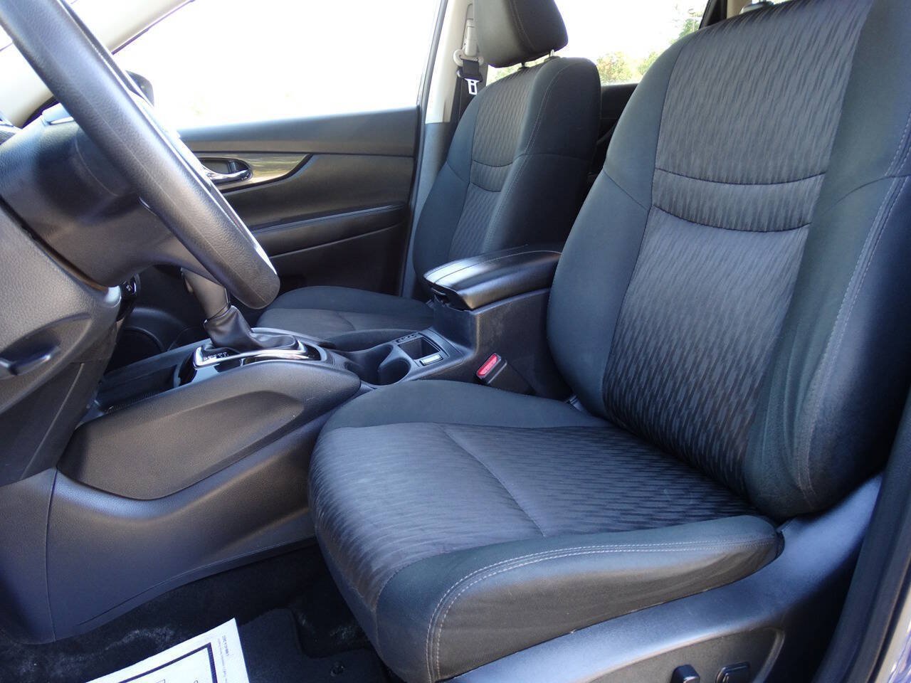 Used 2020 Nissan Rogue AWD w/ SV Moonroof Package image 3
