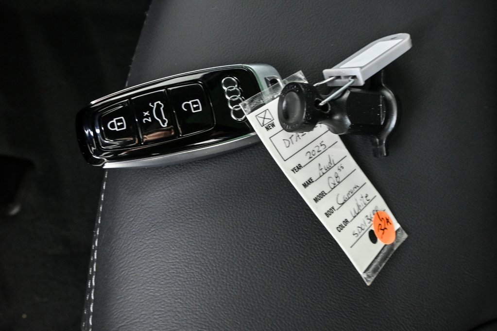 New 2025 Audi Q8 Premium image 38