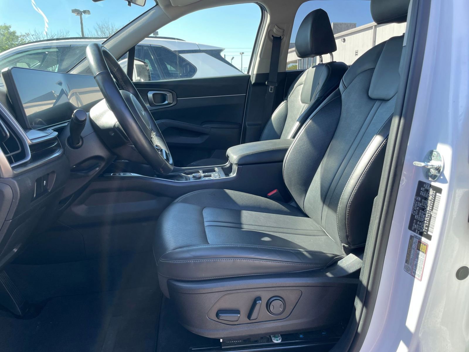 Used 2024 Kia Sorento S image 28