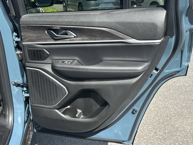 New 2026 Jeep Grand Cherokee Limited w/ Luxury Tech Group II RWD image 18
