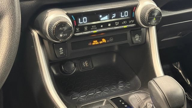 Used 2025 Toyota RAV4 XLE FWD image 38