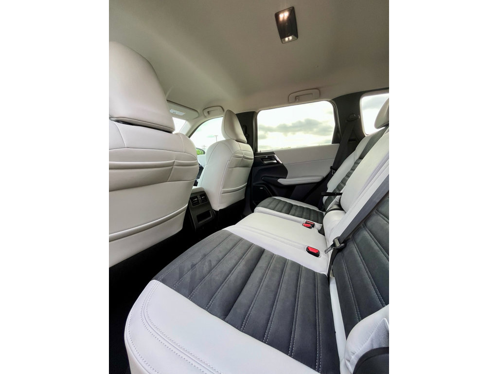 New 2026 Mitsubishi Outlander SE FWD image 12