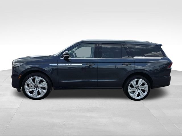 Used 2025 Lincoln Navigator Reserve AWD/4WD image 5