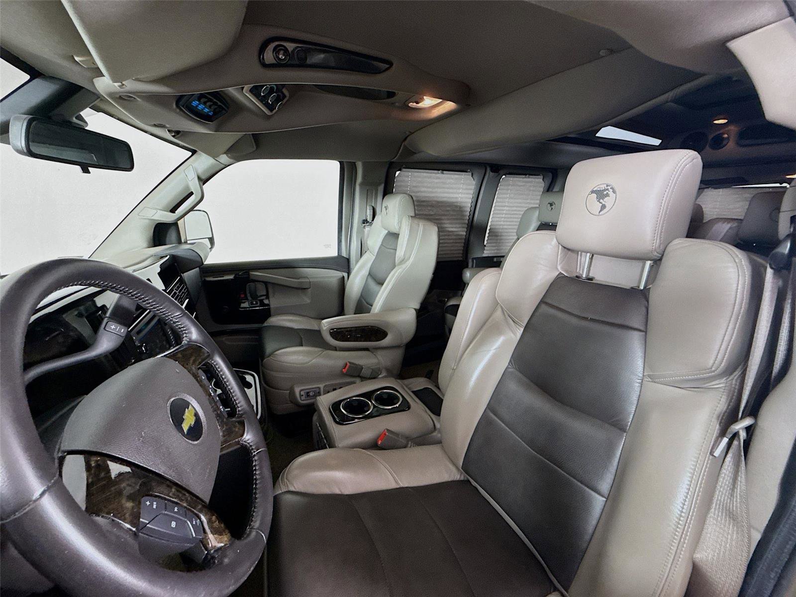 Used 2021 Chevrolet Express 2500 RWD image 2