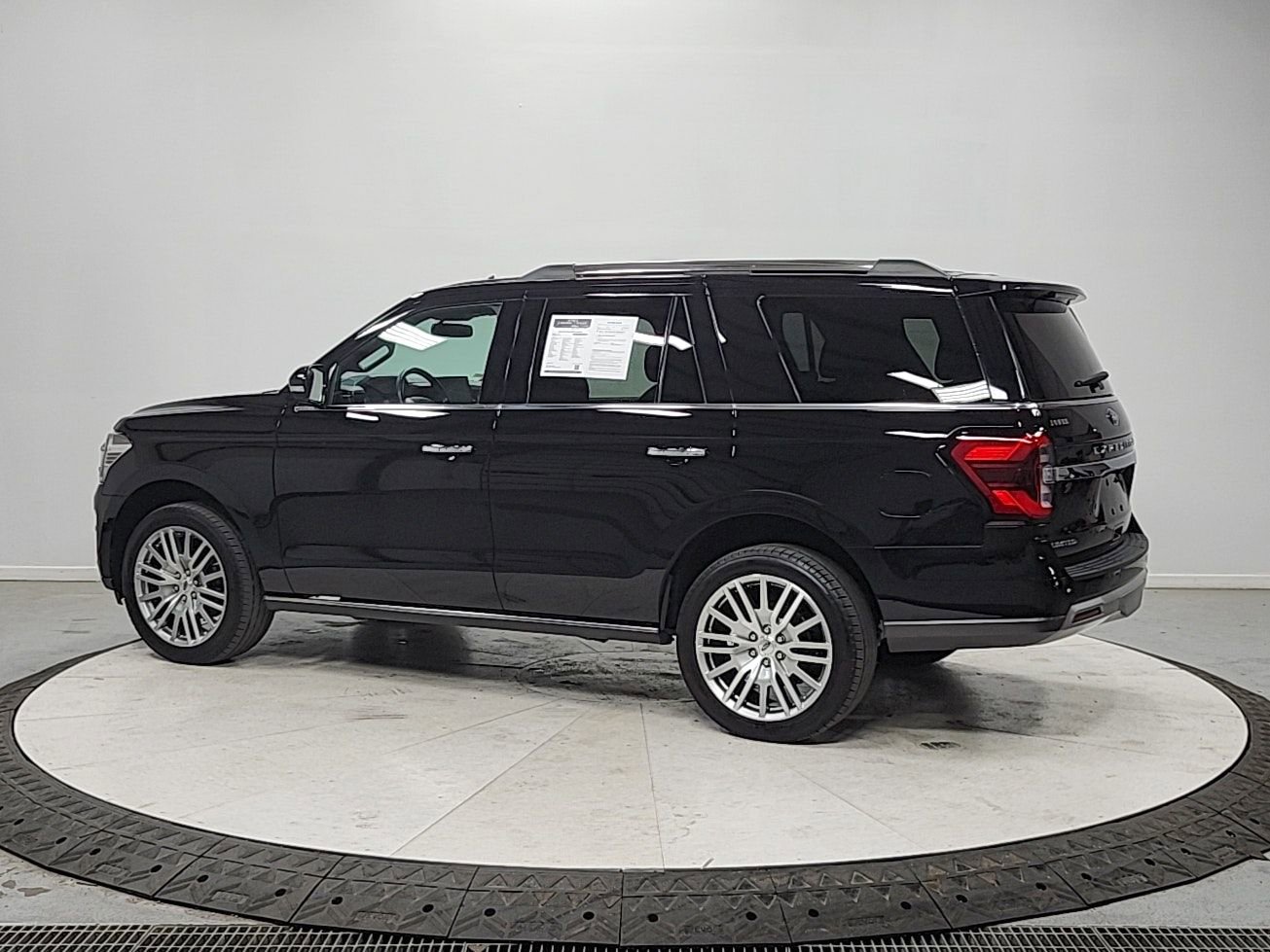 Used 2024 Ford Expedition Limited image 5