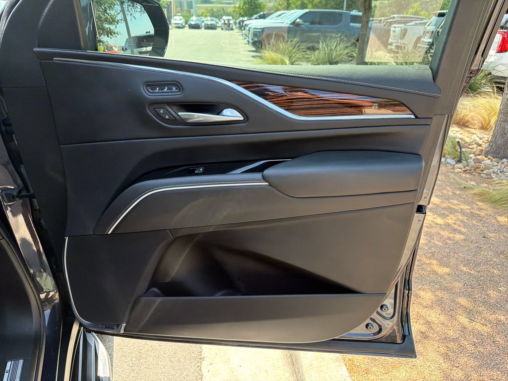 Used 2023 Cadillac Escalade ESV Premium Luxury RWD image 38