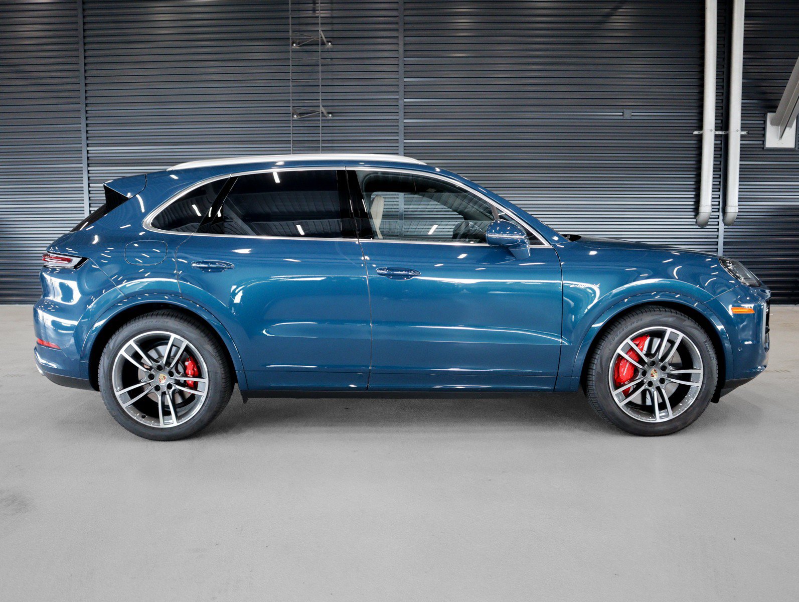 Certified 2024 Porsche Cayenne Turbo AWD/4WD image 13