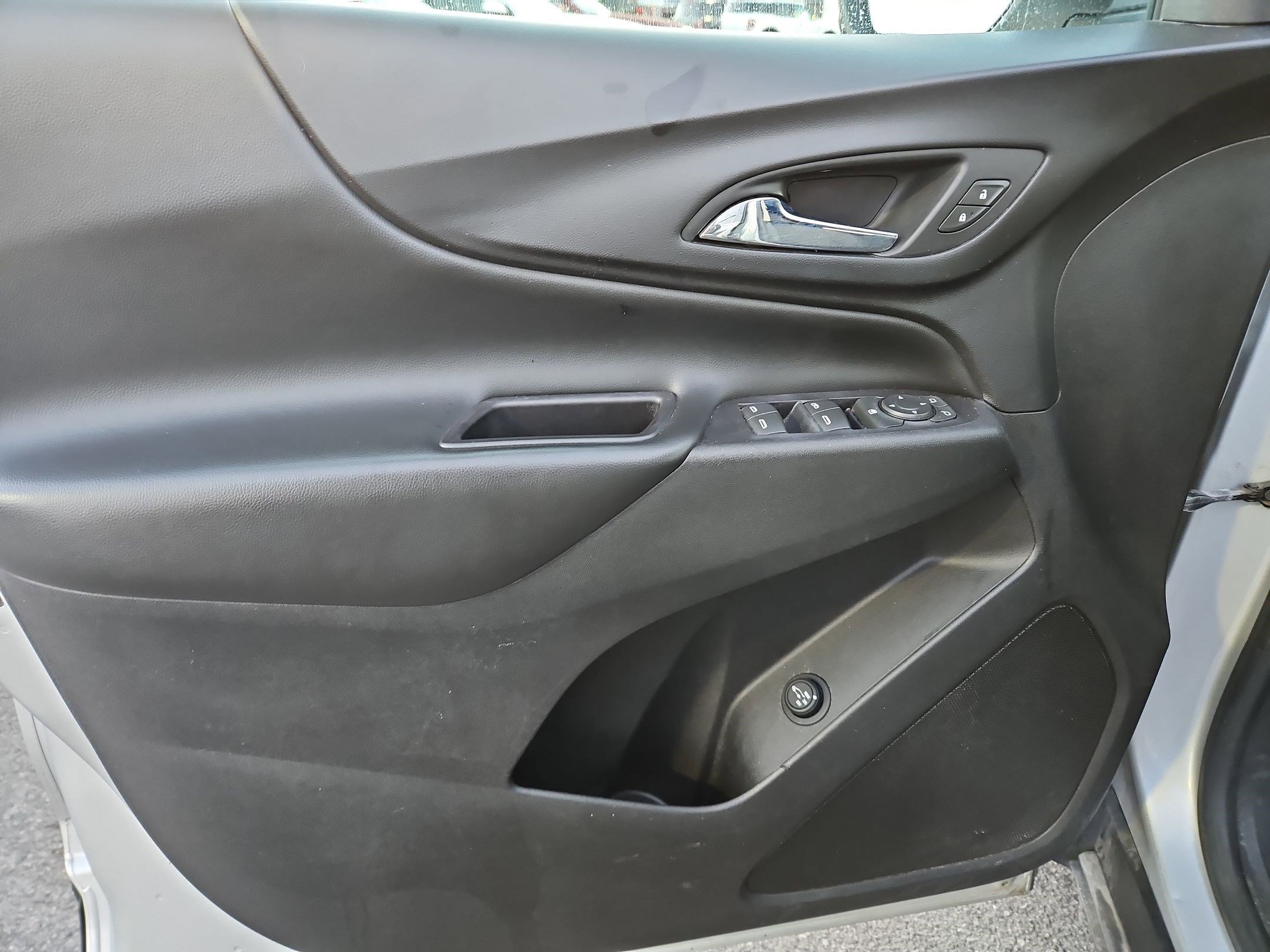 Used 2018 Chevrolet Equinox LT image 14