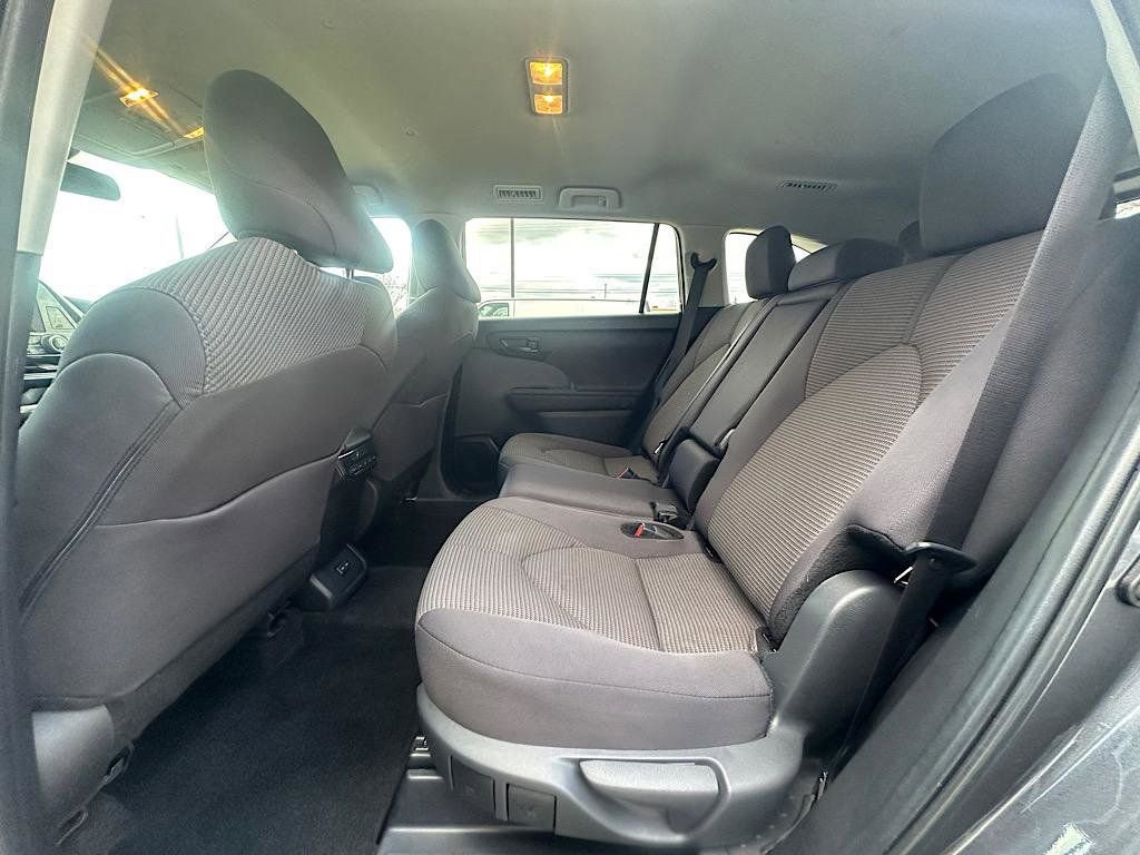 Certified 2024 Toyota Highlander Limited image 18