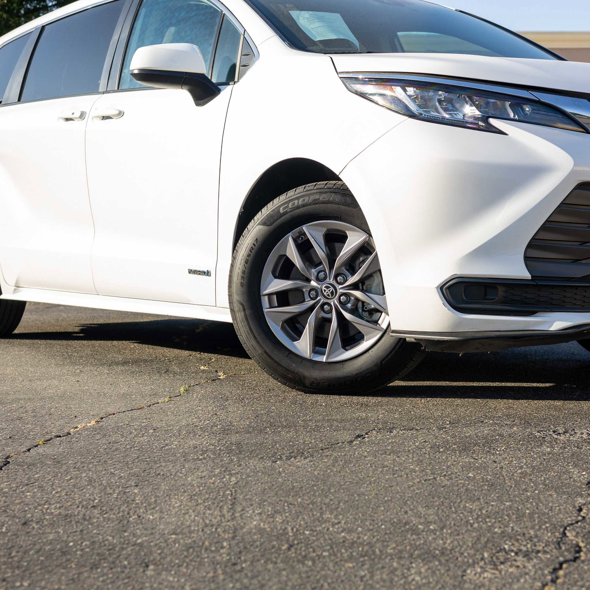 Used 2021 Toyota Sienna LE image 10
