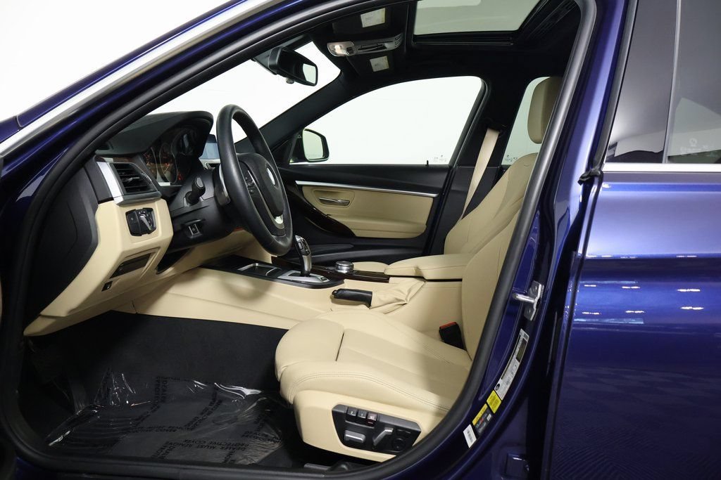 Used 2018 BMW 330e w/ Premium Package RWD image 10
