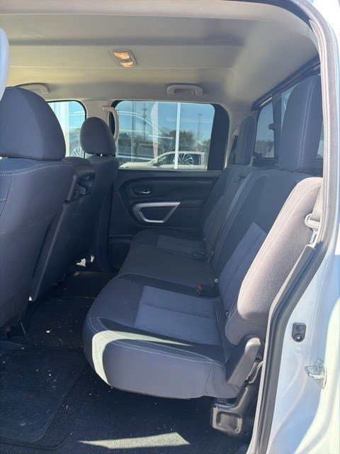 Used 2022 Nissan Titan SV image 22