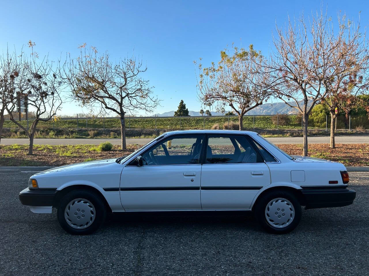 Used 1991 Toyota Camry Deluxe image 24