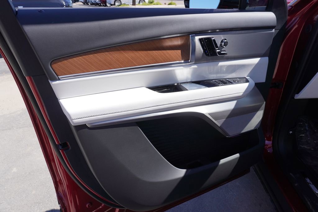 New 2026 Cadillac Vistiq Luxury image 16