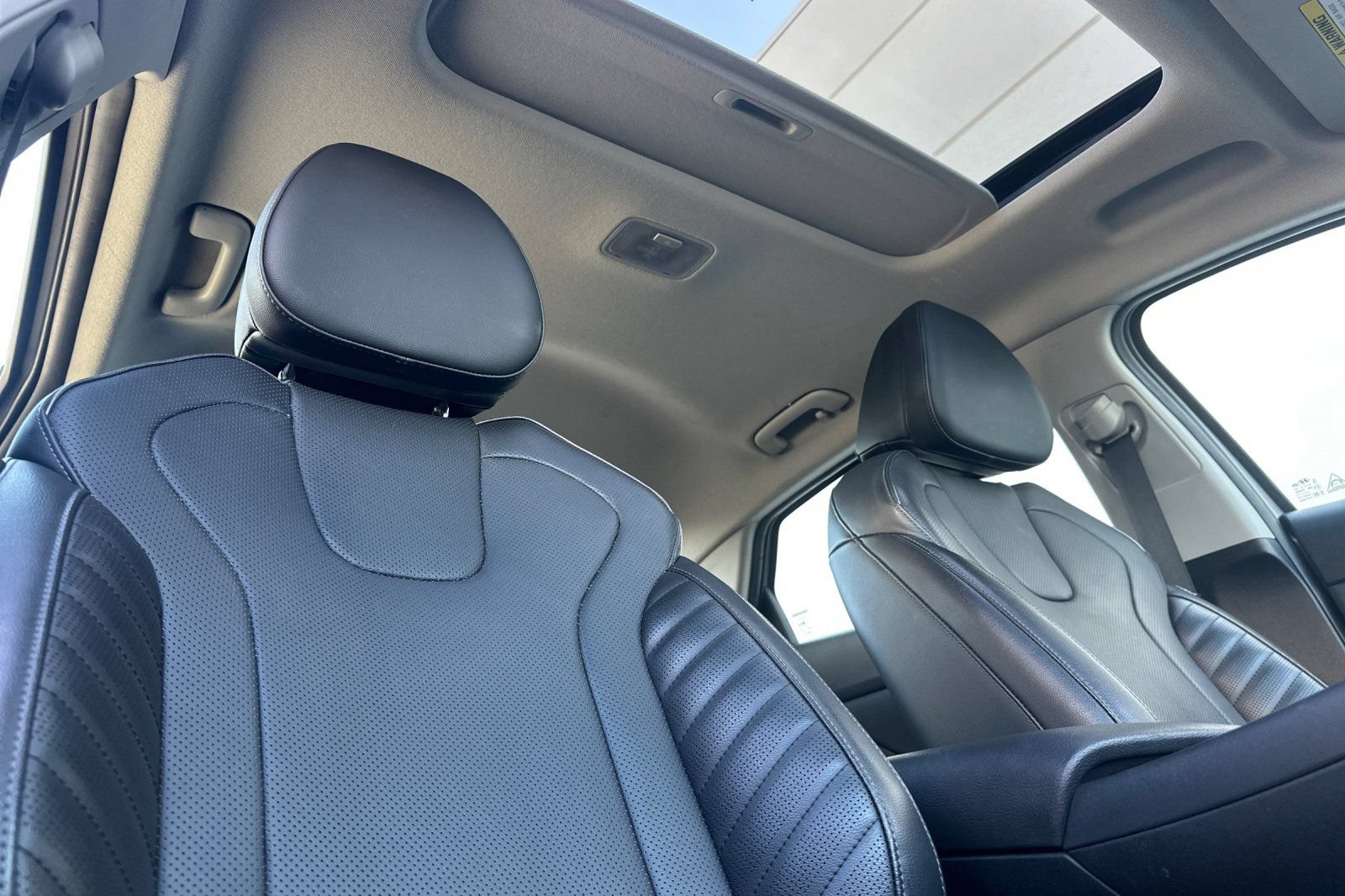 Used 2023 Hyundai Elantra Limited FWD image 19