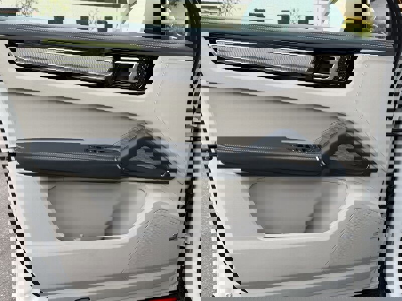 Used 2023 Porsche Cayenne S Platinum w/ Premium Package Plus image 23