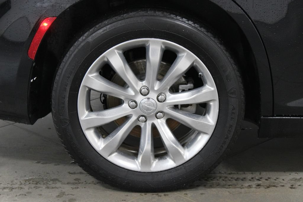 Used 2023 Chrysler 300 Touring AWD/4WD image 14