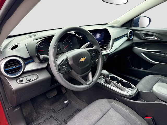 Used 2024 Chevrolet Trax LS FWD image 9
