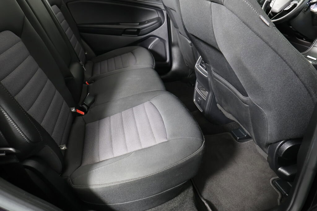 Used 2020 Ford Edge SE image 22