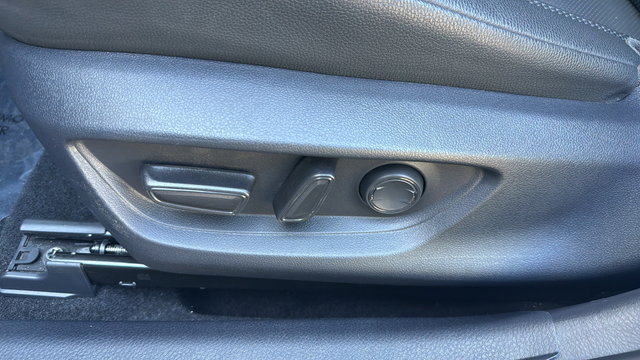 Used 2025 Toyota Camry XSE FWD image 12