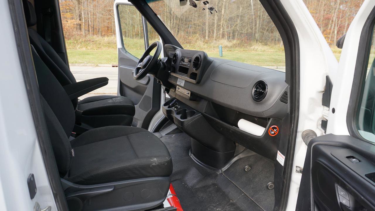 Used 2019 Freightliner Sprinter 170 image 16
