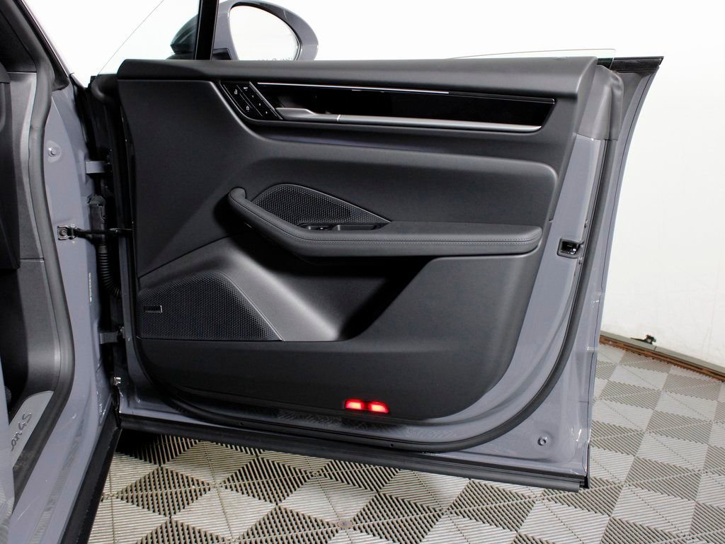 Certified 2025 Porsche Macan 4S Electric image 40