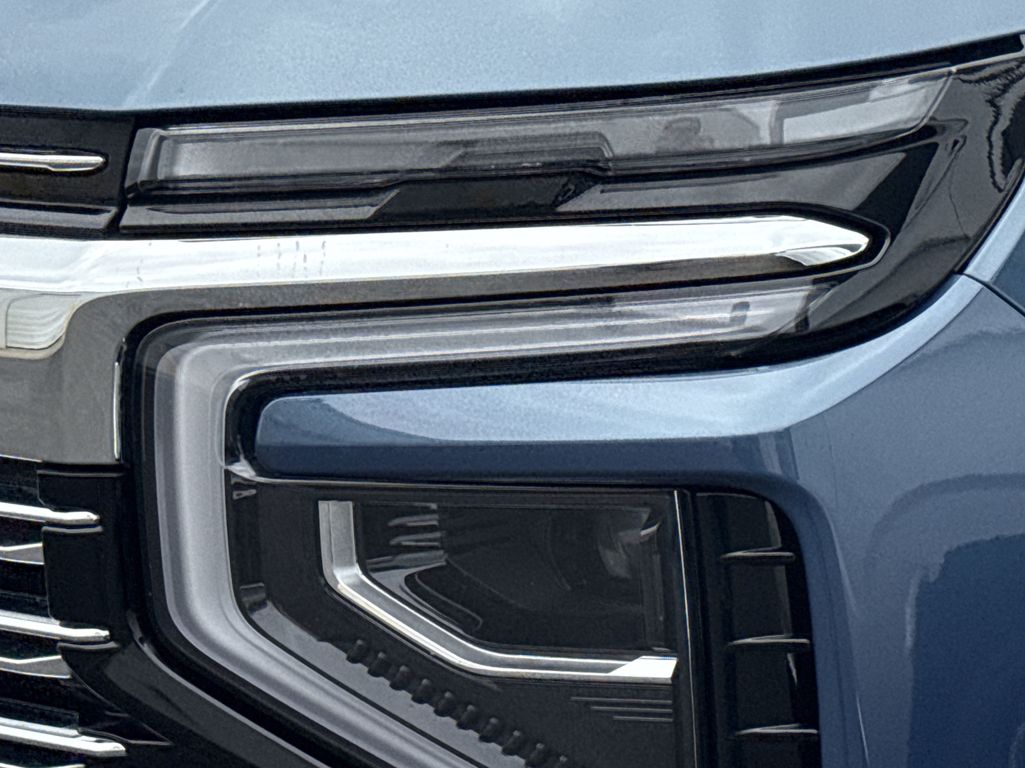 Used 2025 Chevrolet Tahoe Premier AWD/4WD image 6