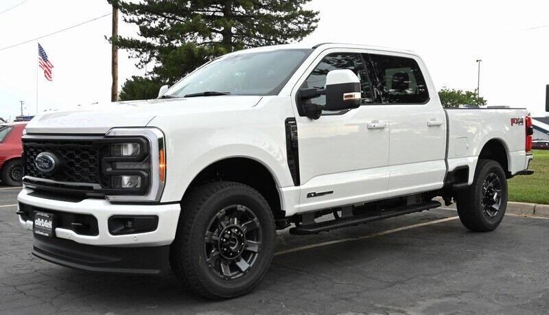 Used 2023 Ford F350 Lariat w/ Lariat Ultimate Package AWD/4WD image 4
