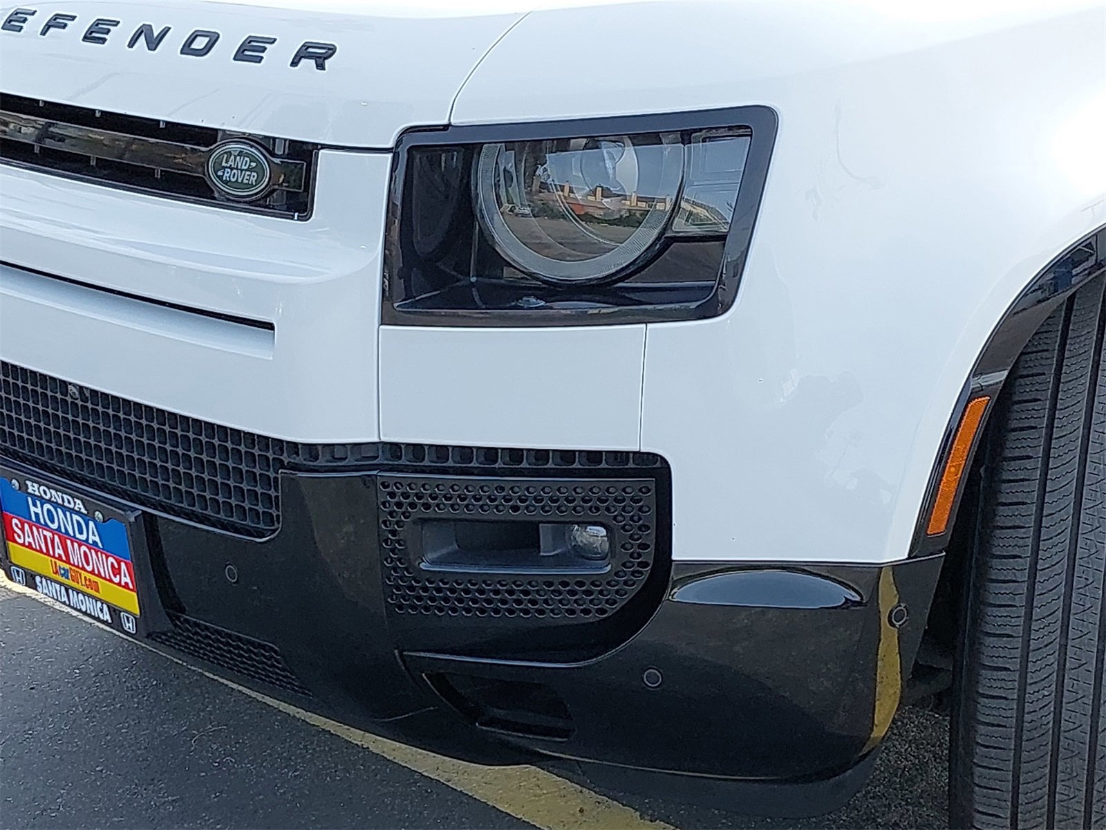 Used 2024 Land Rover Defender 90 X-Dynamic SE image 32