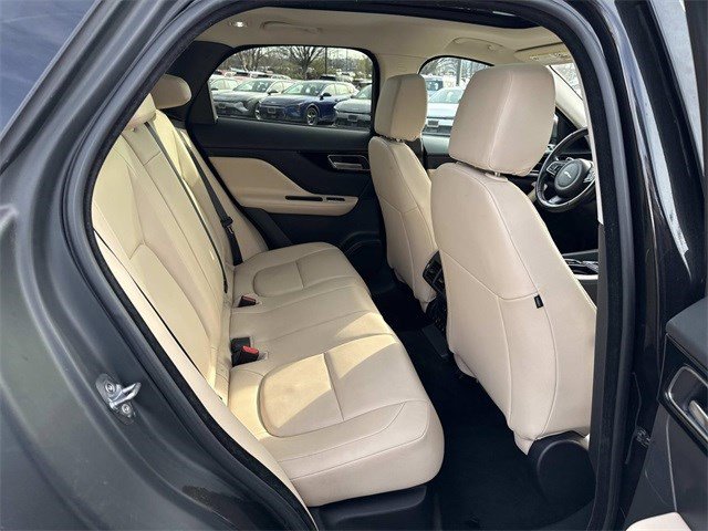 Used 2018 Jaguar F-PACE Premium image 11