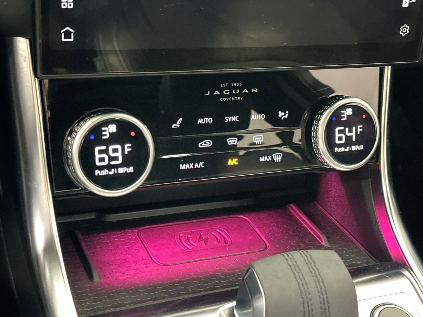 Used 2022 Jaguar XF R-Dynamic SE image 26