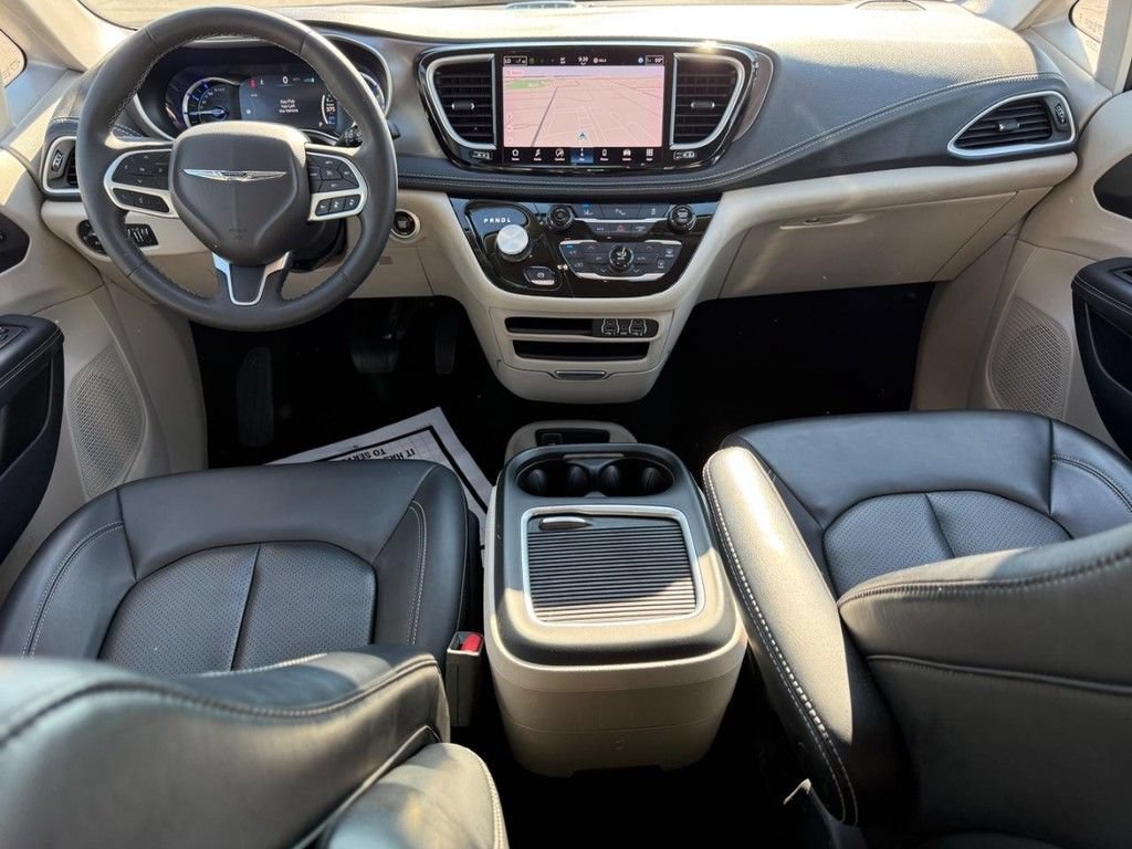 Certified 2024 Chrysler Pacifica Limited FWD image 13