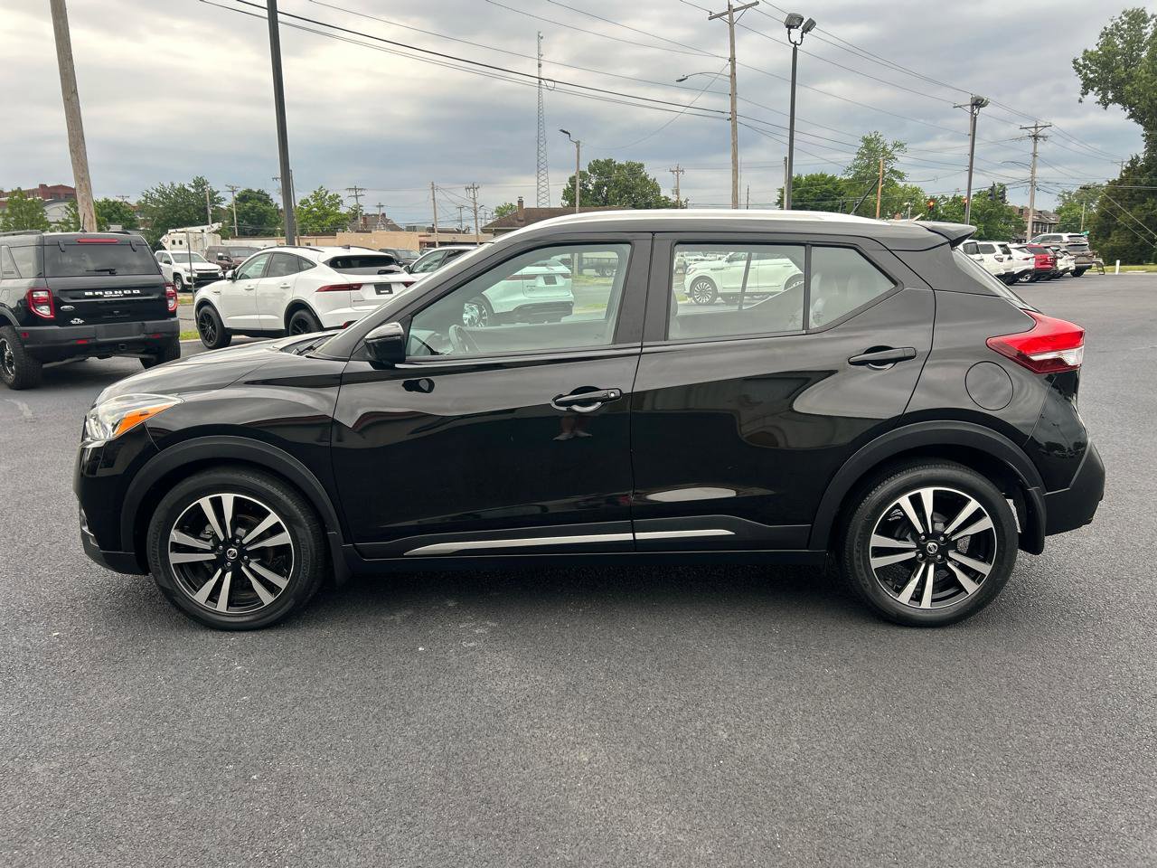 Used 2019 Nissan Kicks SR w/ SR Premium Package FWD image 8