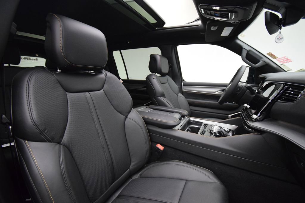 New 2026 Jeep Grand Wagoneer 4WD image 18
