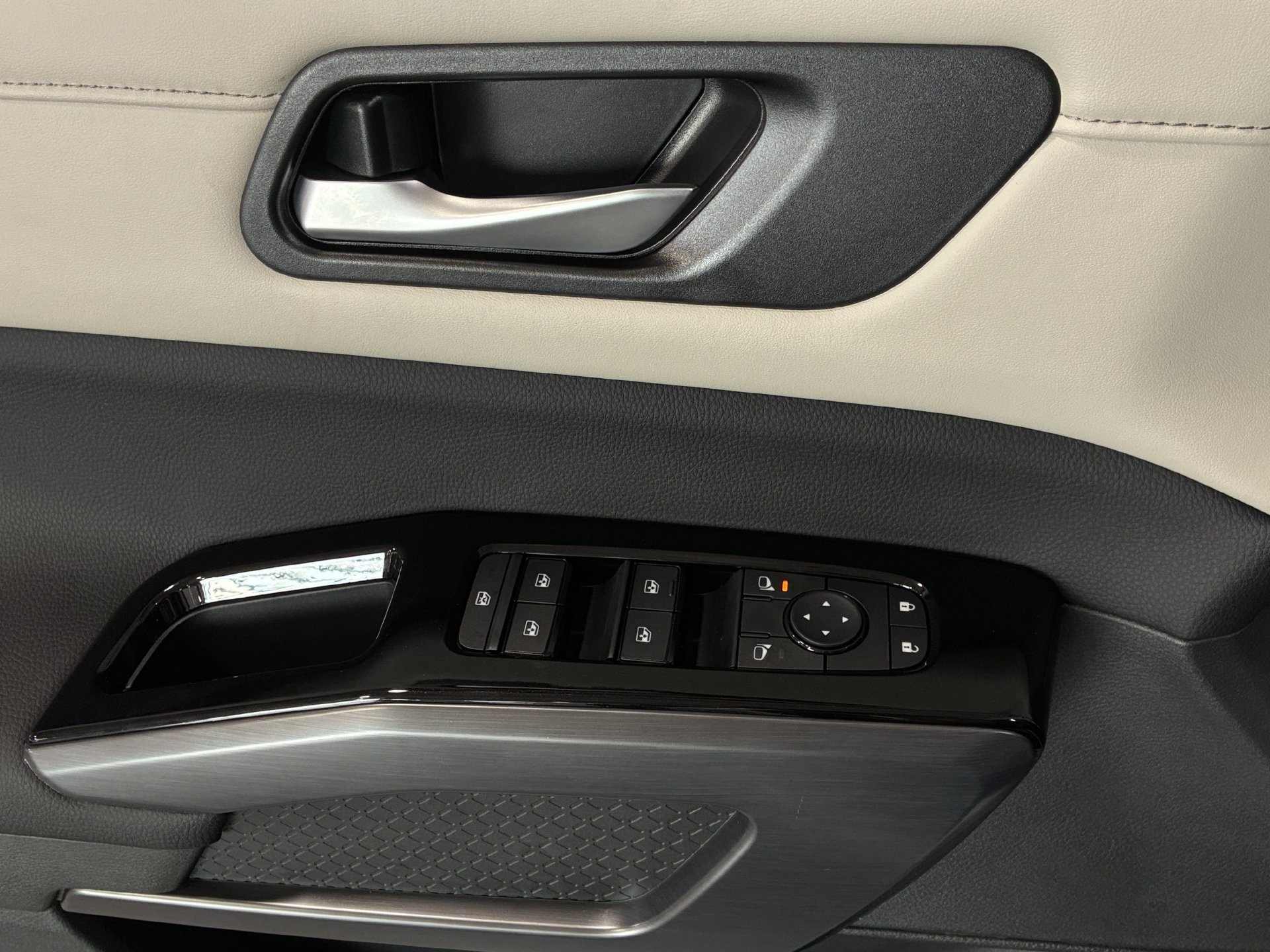 New 2026 Nissan Pathfinder SL FWD image 27