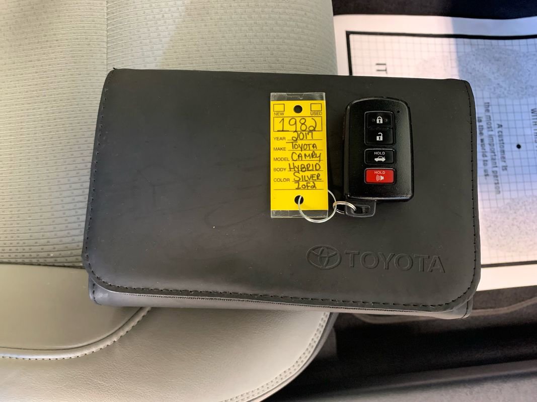 Used 2017 Toyota Camry SE w/ Moonroof Package image 31