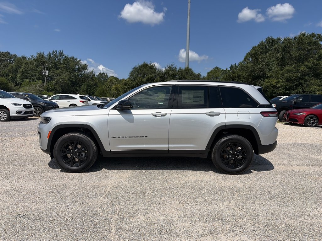 New 2026 Jeep Grand Cherokee Altitude RWD image 3