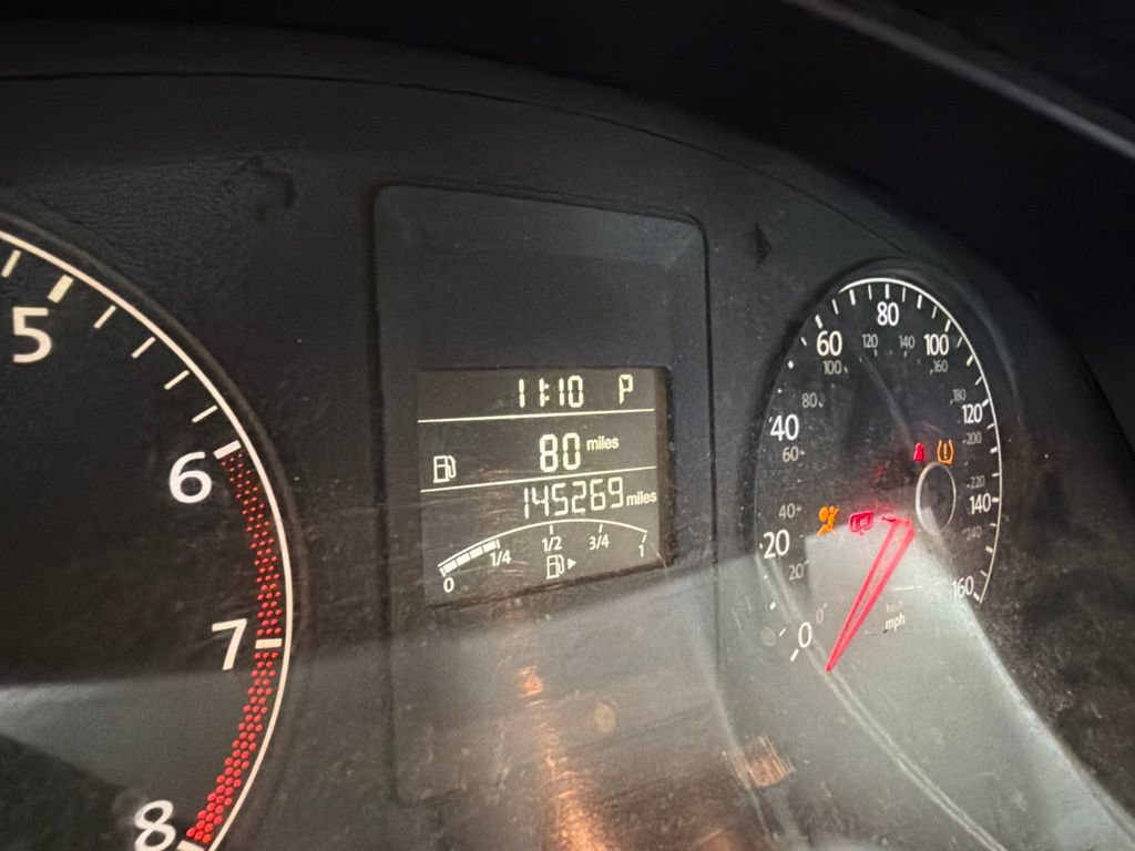 Used 2011 Volkswagen Jetta SEL FWD image 3