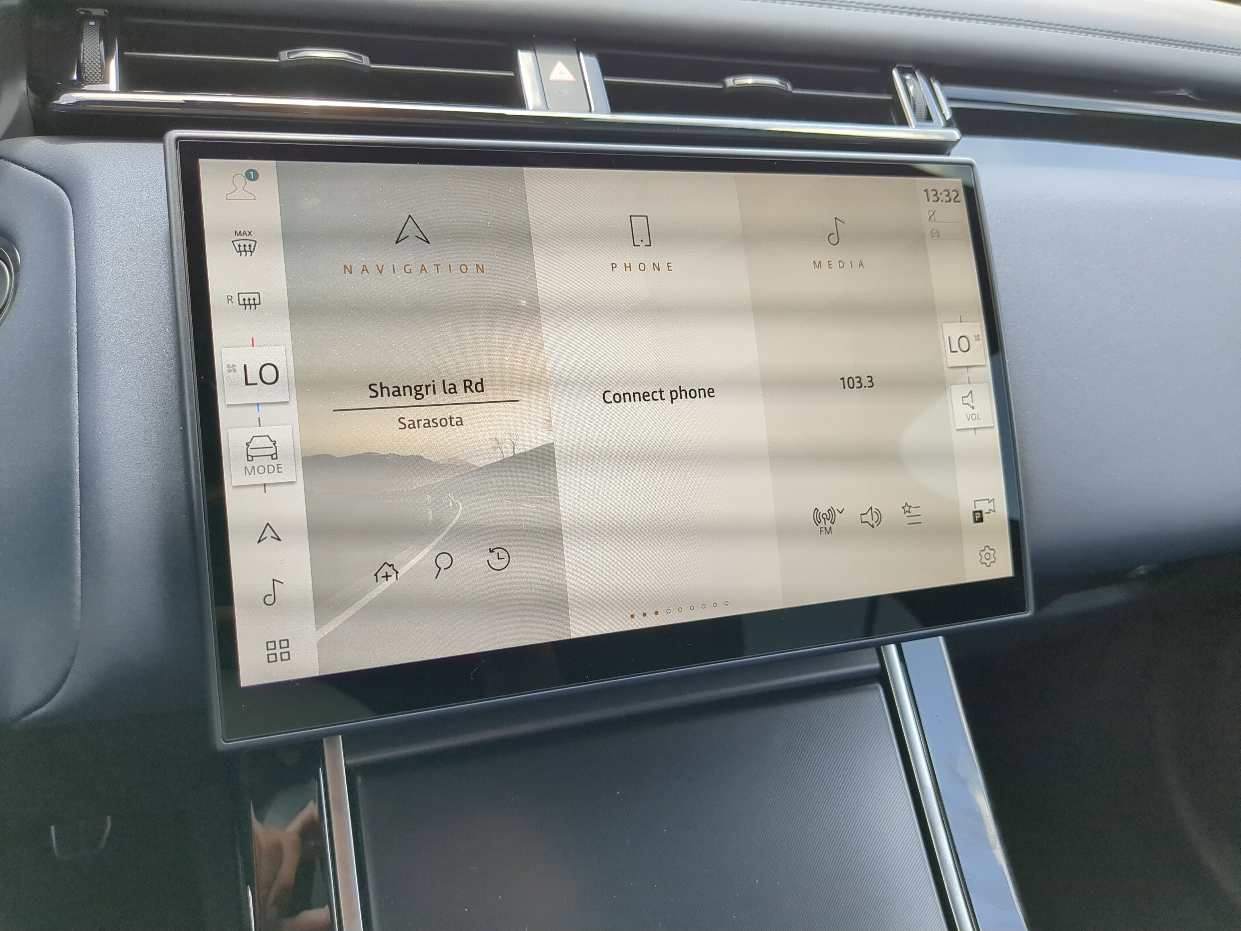 New 2026 Land Rover Range Rover Velar Dynamic SE image 20