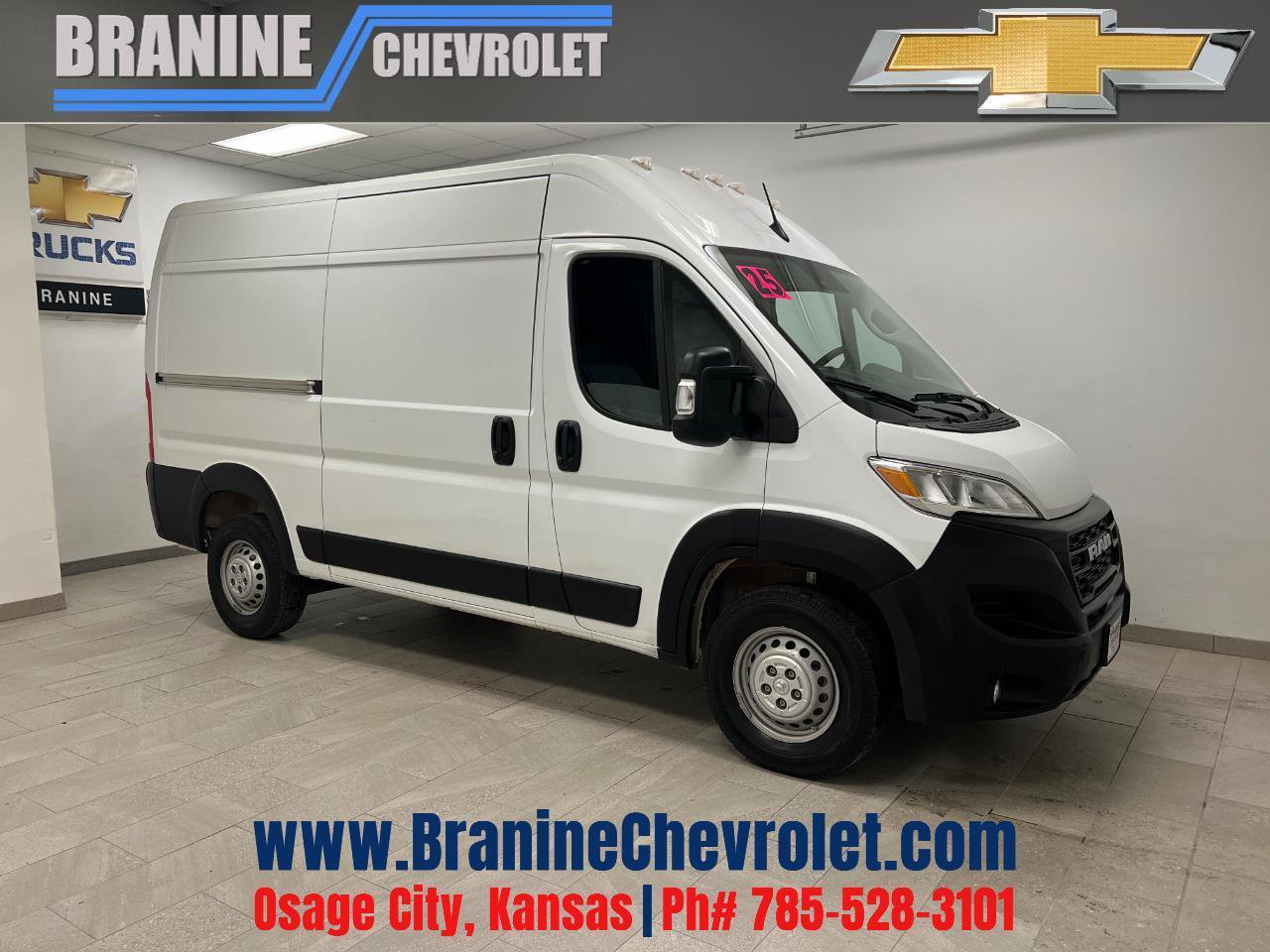 Used 2025 RAM ProMaster 2500 w/ Convenience Group FWD image 1