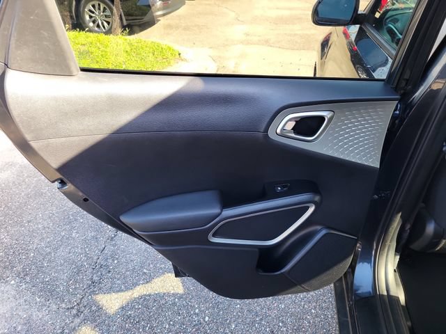 Used 2020 Kia Soul LX FWD image 14